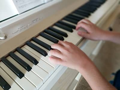 The Quickest Way to Teach Piano to Beginners and Begin Playing Now!