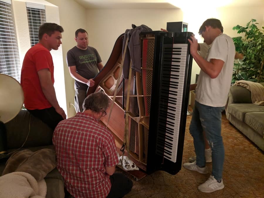 can-you-move-a-piano-on-its-back-or-side-pianotels