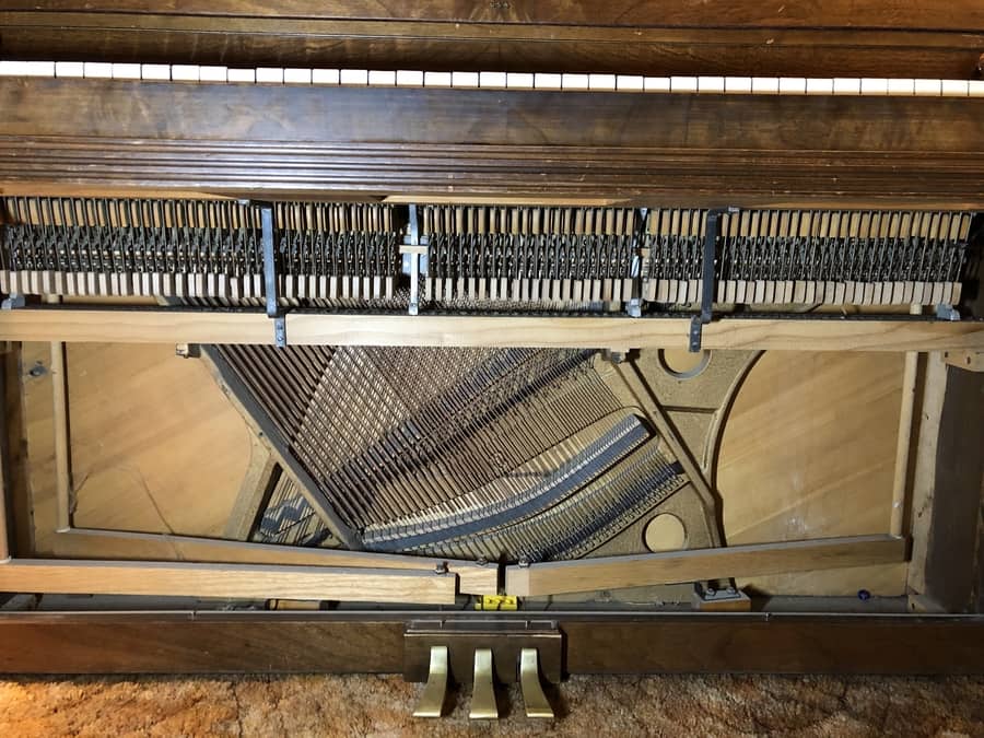 stuck-piano-key-try-this-easy-solution-first-pianotels